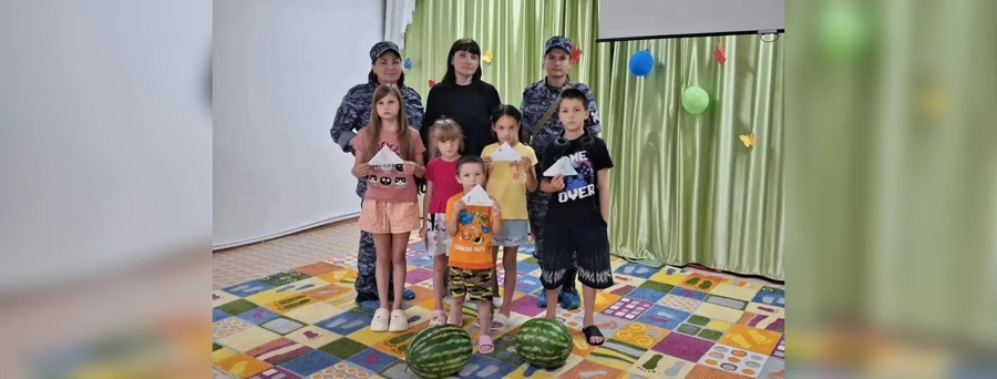 Забота и тепло — защитникам: росгвардейцы и воспитанники дюртюлинского приюта объединились в акции «Письмо герою»