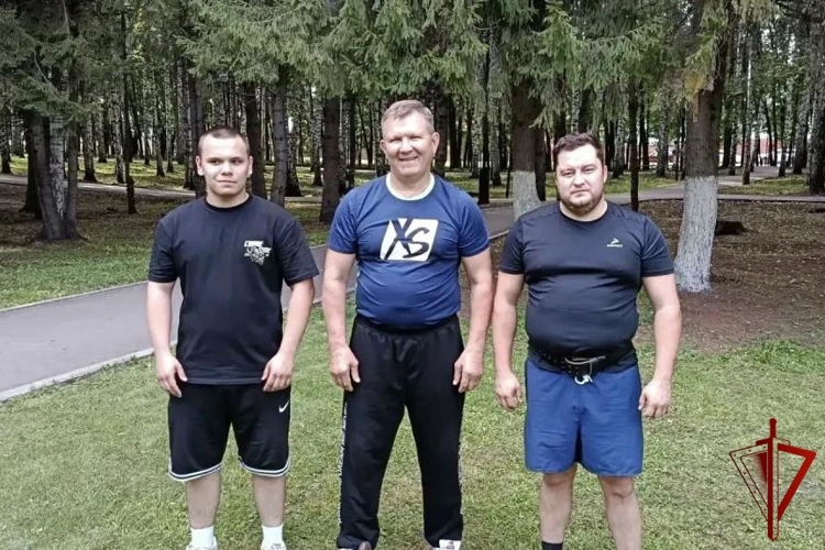 Ветеран СОБР Росгвардии Евгений Левин одержал победу на турнире по гиревому спорту
