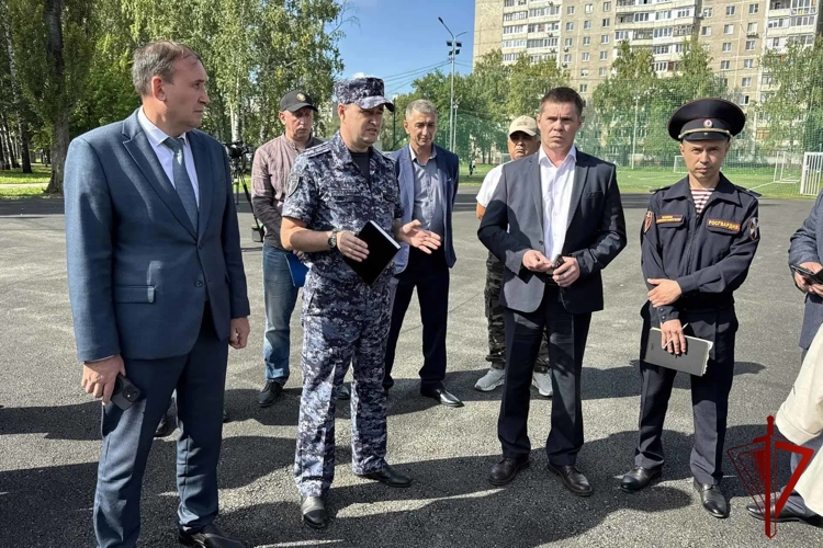 Росгвардия проверила готовность охраны школ Кировского района Уфы к новому учебному году