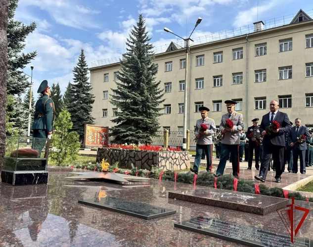 Генерал-полковник Олег Плохой вручил вымпел директора Росгвардии уфимскому отряду специального назначения имени генерал майора М. Шаймуратова 