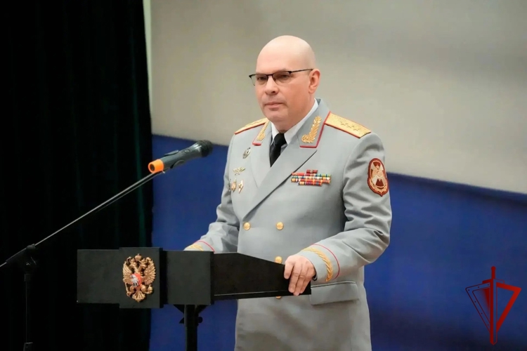 Генерал-полковник Олег Плохой вручил вымпел директора Росгвардии уфимскому отряду специального назначения имени генерал майора М. Шаймуратова 