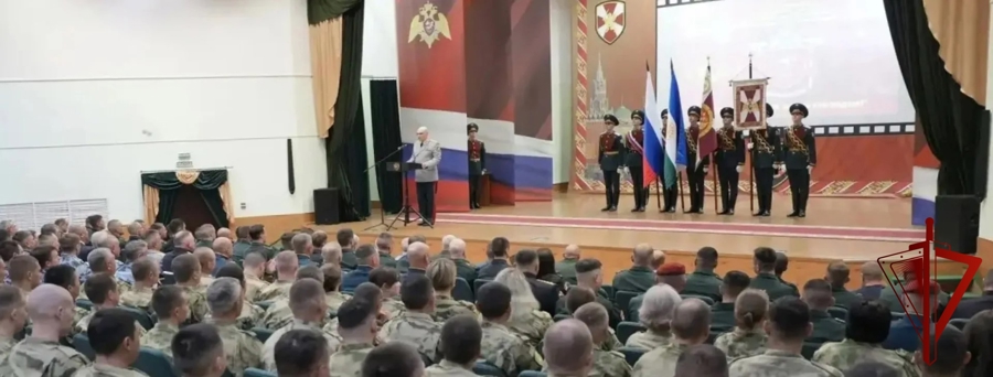 Генерал-полковник Олег Плохой вручил вымпел директора Росгвардии уфимскому отряду специального назначения имени генерал майора М. Шаймуратова 