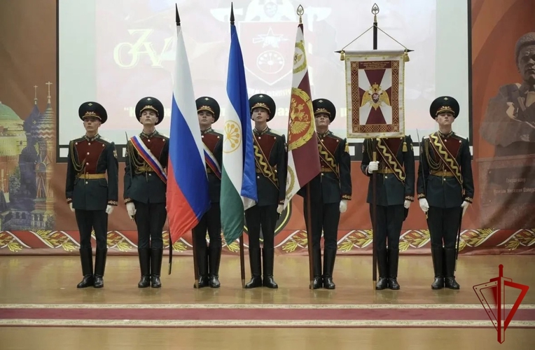 Генерал-полковник Олег Плохой вручил вымпел директора Росгвардии уфимскому отряду специального назначения имени генерал майора М. Шаймуратова 