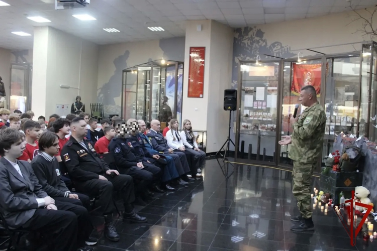 В Республиканском музее Боевой Славы ветеран Росгвардии рассказал школьникам о борьбе с терроризмом