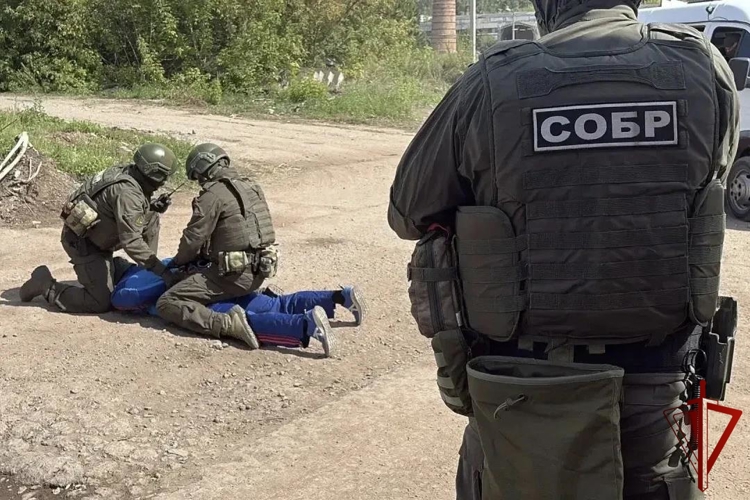 В Башкортостане при силовой поддержке СОБР Росгвардии задержаны подозреваемые в похищении человека